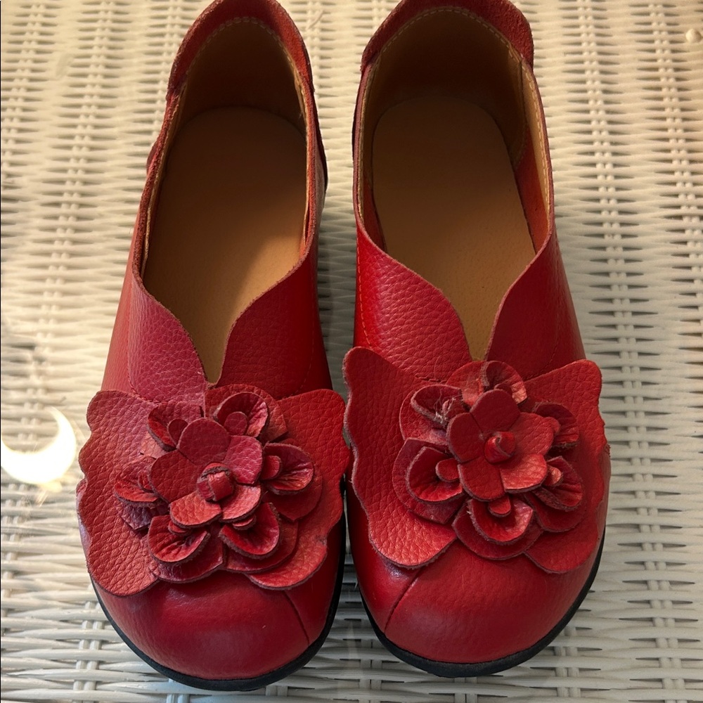 All leather flat shoes